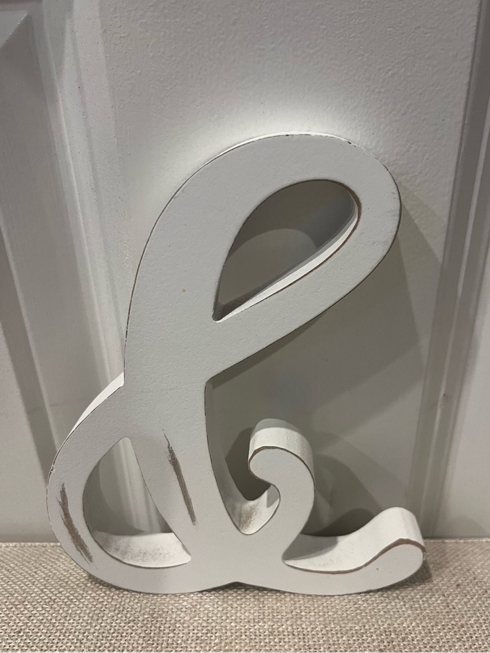 Pre-Owned Wooden Ampersand- White